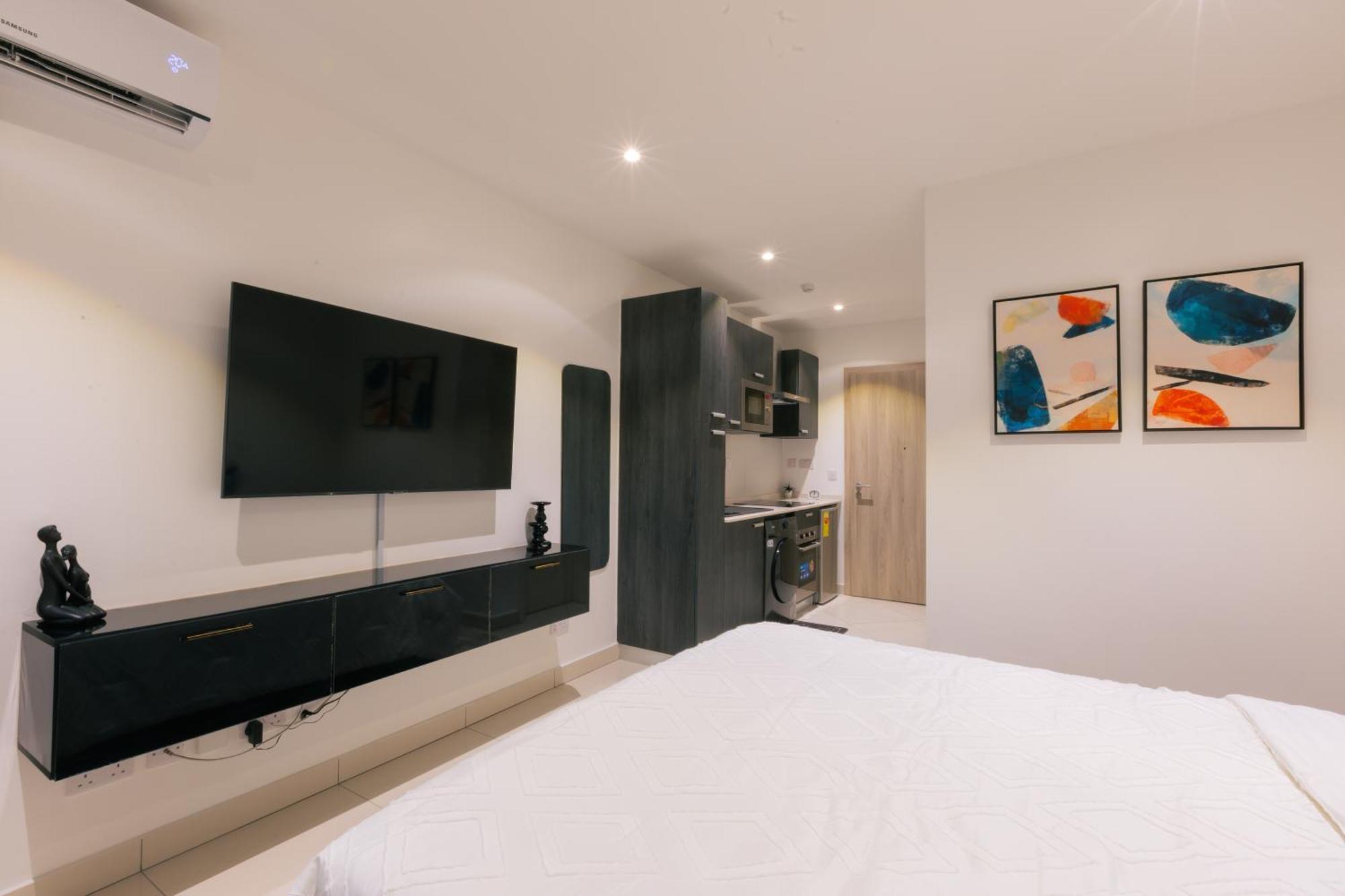 7 Minutes From The Airport - Chic Studio Accra Luaran gambar